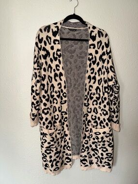 Open-Front Leopard Print Cardigan Sweater in Cream and Black